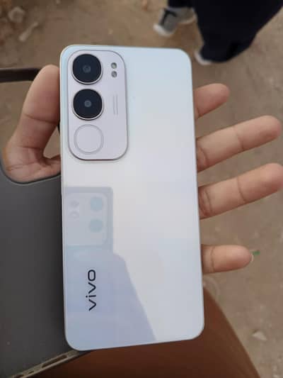 VIVO Y19s complete saman 3 months warranty left