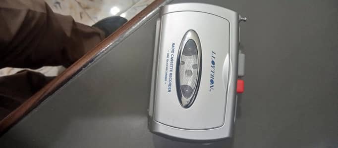 Lloytron radio & cassette walkman.