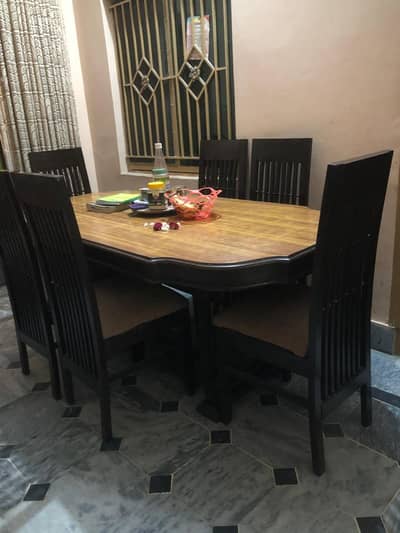 Solid wood and decent design dining table for sale