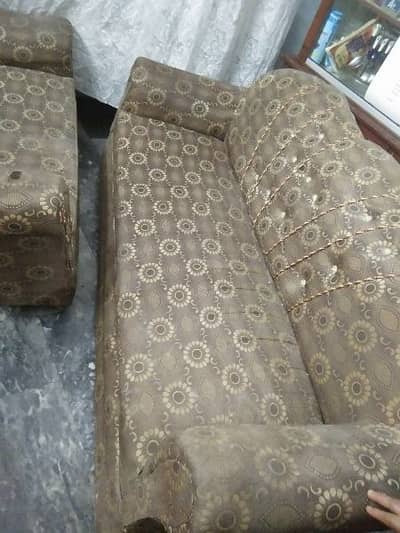 6 seater sofa set good but old completed set