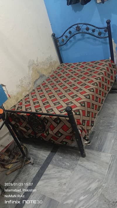 SinGle BeD With MeTrEss,,,