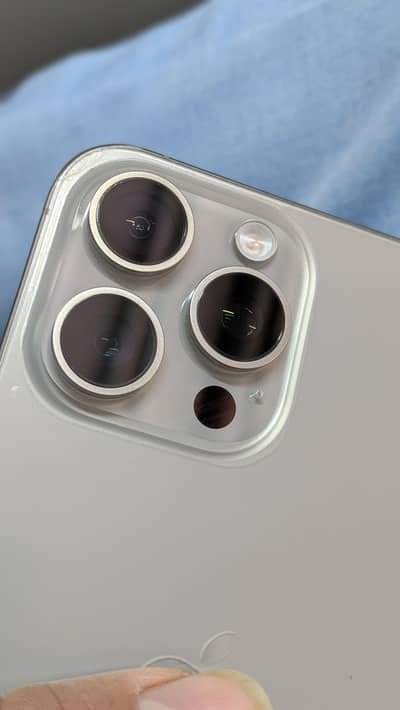 iphone 15 pro max  non J. V