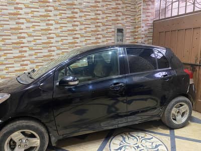 Black Toyota vitz