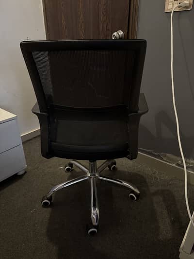 Black office chair