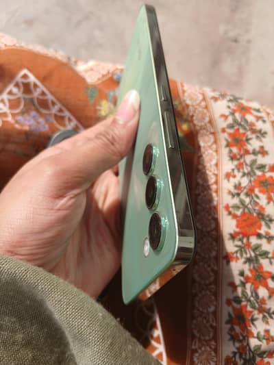 vivo y 100 abi tak har cheez ok hai 8 bata 10 halt