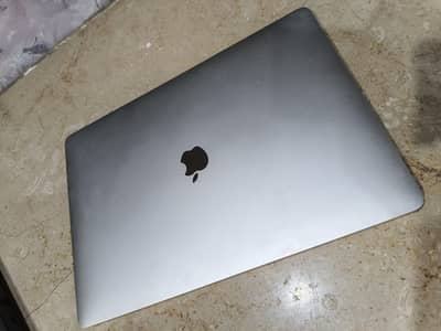 Macbook Pro 2018 15 inch ( Mint Condition )