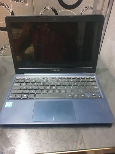 ASUS laptop fir sale in lahore motherboard ma problem ha on nahi hota