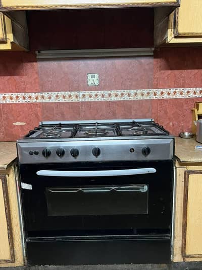 COOKING STOVE (5 Burner) IN GOOD CONDITION WITH OVEN