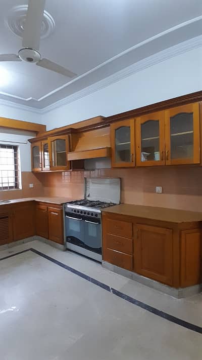 1 kanal Upper Portion Available For Rent in E-11/4