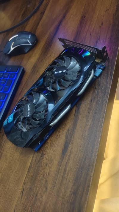 GTX 560 Ti DDR5 256Bit