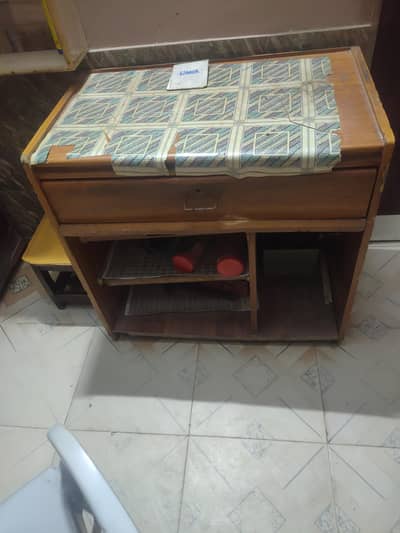 computer table for sale in good condition