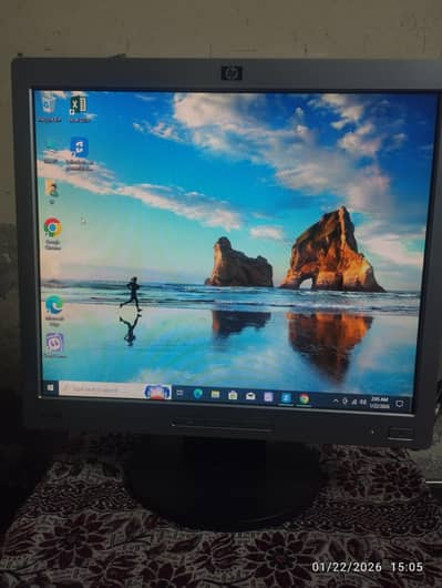 HP 19 inch monitor spuare