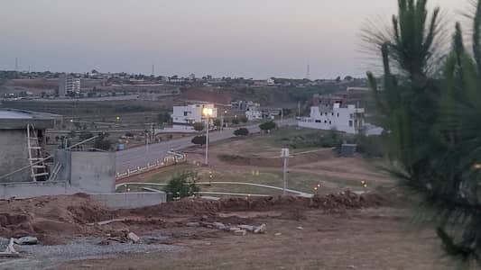 1 Kanal 500 Yards Level And Solid Land, Sunfacing Plot, Super Hot Location. Dem 2.90 Cr(29 Million) Negotiable