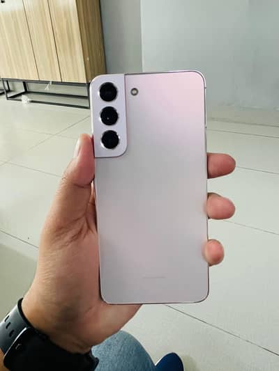 samsung S22  very good condition