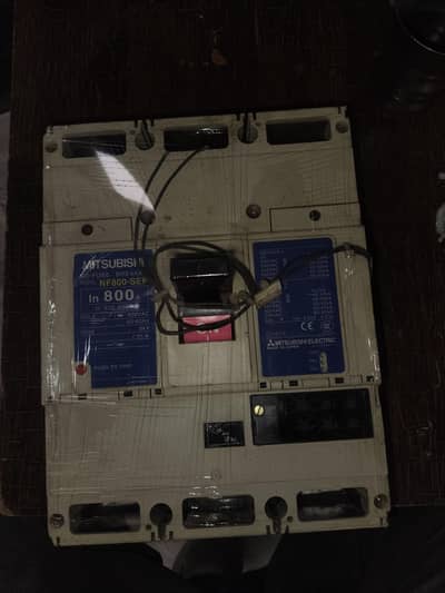 Mitsubishi Breaker 800A 3P  adjustable A