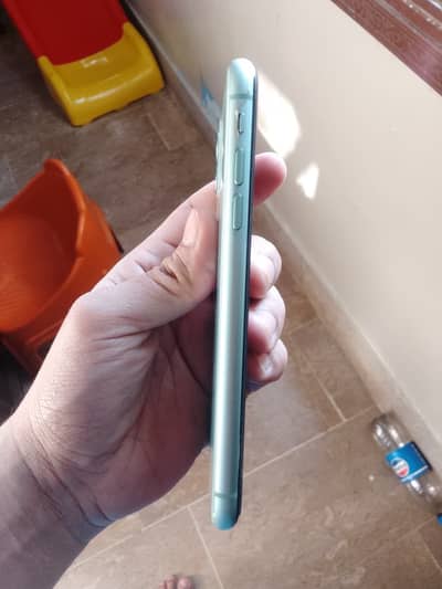 Iphone 11 10/10 factory unlocked read full add