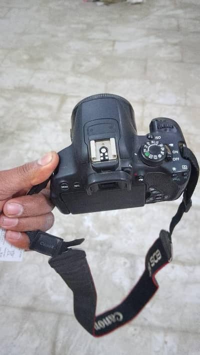 canon 700d camera all okay