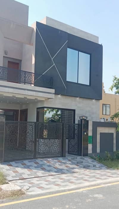 Facing park 5 Marla Solid House for Sale