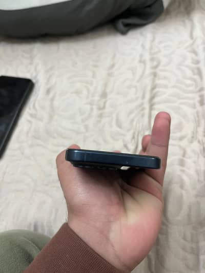 Iphone 15pro jv 89% health 10/10 condition urgent sale
