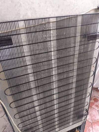 ڈاؤلنس فریج براۓ فروخت ٹوٹل جینئین بمع وارنٹی کارڈ میڈئیم03006388479