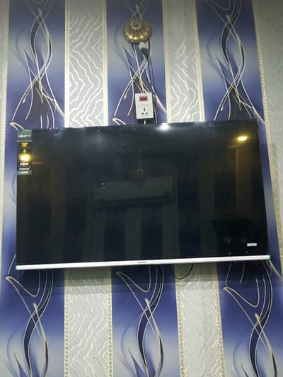 Smart TV – 4K UHD Display with Built-In Wi-Fi 55-Inch