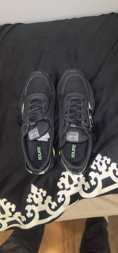 Mens high performance sneakers