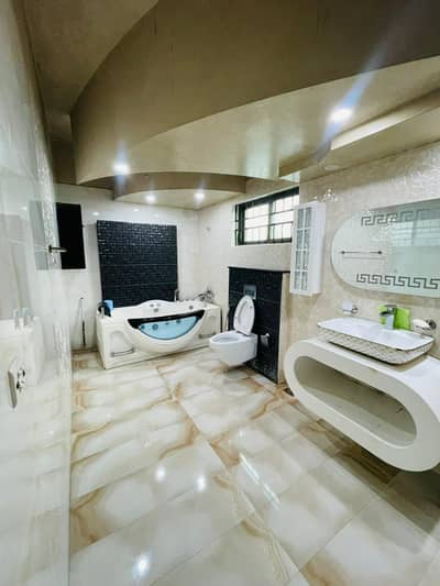 1 KANAL BEAUTIFUL HOUSE AVAILABLE FOR SALE IN DHA PHASE 3 NEAR MCDONALDS & BEACON HOUSE SCHOOL