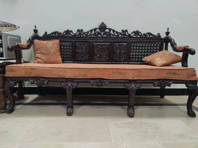 Chinioti 5 Seater Sofa Set Excellent Condition. . .