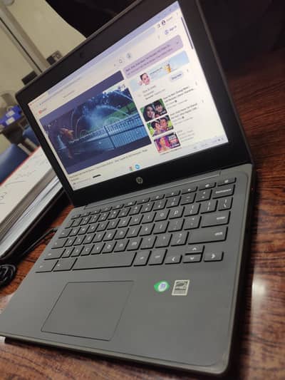 Hp Chromebook 4gb ram 32gb Memory with original charger