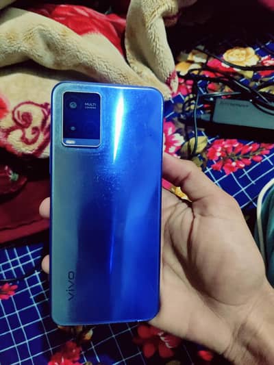 Vivo y21 4/64 Urgent Sale. . 03251152682  (11000pkr)