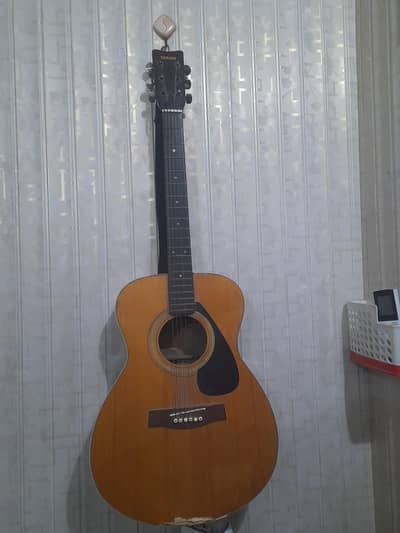 Yamaha Guitar 8 by 10 condtion