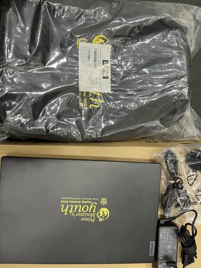 Lenovo V14 G3 i5 12 Gen + bag