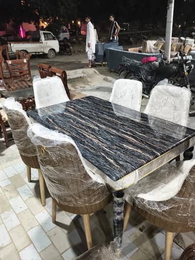 Dining Table//Solid Wooden Dining table//4,6 To 8 Dining Table