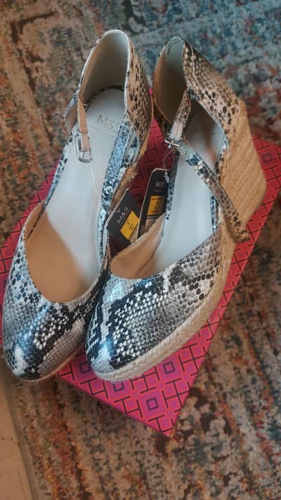 Branded Shoes . . . in AffordablePrice