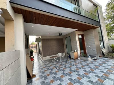 10 Marla House For Sale In Phase 8 Ex Air Avenue DHA Lahore