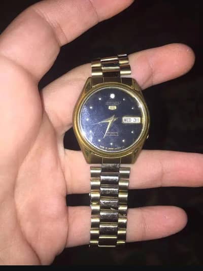 Seiko most demanded stylish watch in Trending water pack guarantee