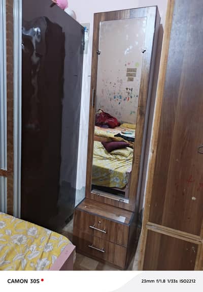 slim and smart dressing table