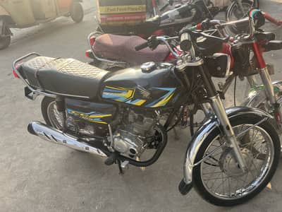 Selling honda 125 2022 model 10/10 condition