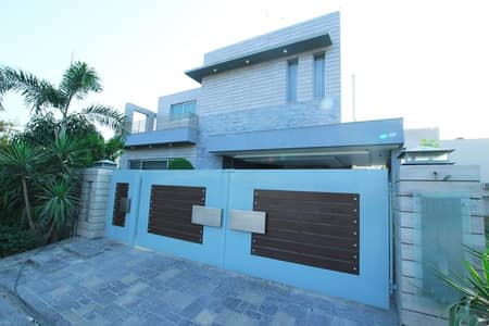 10 MARLA ELEGANT AND FULL FURNISHED SUPER HOT LOCATED BUNGALOW IS AVAILABLE IN THE BEST BLOCK OF DHA LAHORE