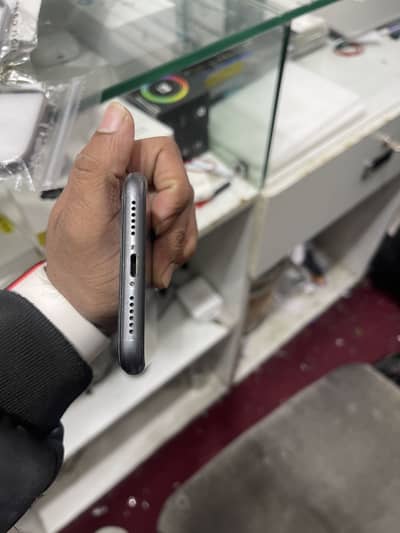 I selling my I phone 11  pta approved 10/9