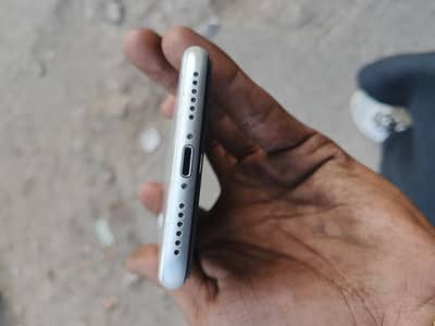 i phone se 2020 water pack or Battery helth 88 ha