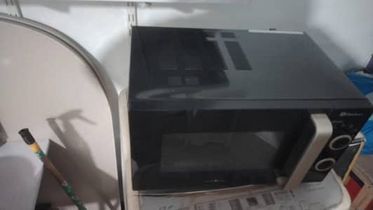 urgent sale Dawlance microwave oven In very good condition