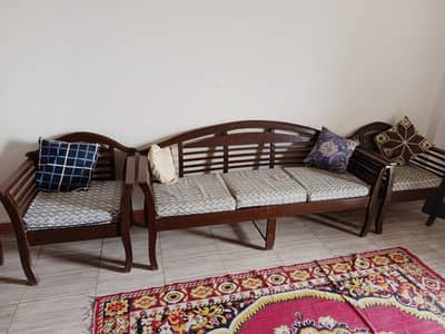 5 Seater Wooden sofa set in excellent condition Urgent Sale
