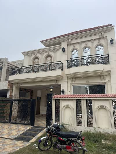10 MARLA ELEGANT AND FULLY MAINTAINED SUPER HOT LOCATED BUNGALOW IS AVAILABLE IN THE BEST BLOCK OF DHA LAHORE.