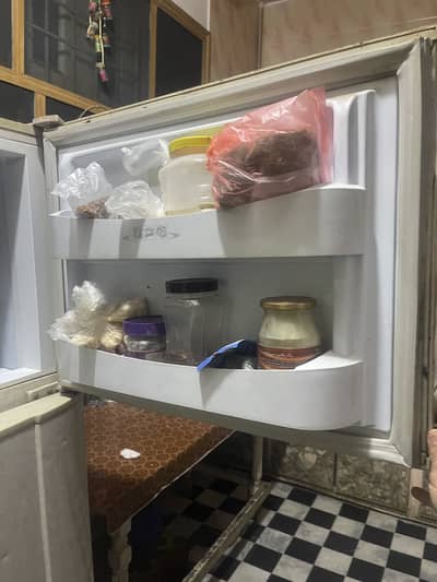 Pel refrigerator Model: 20165 100% working never repaired Large size