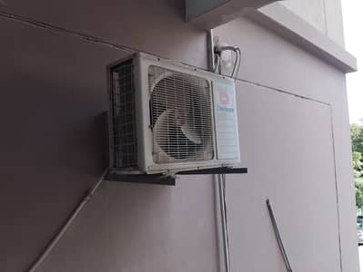 awlance 1.5 Ton AC (H-Zone Plus 30) – Non Inverter – Good Condition