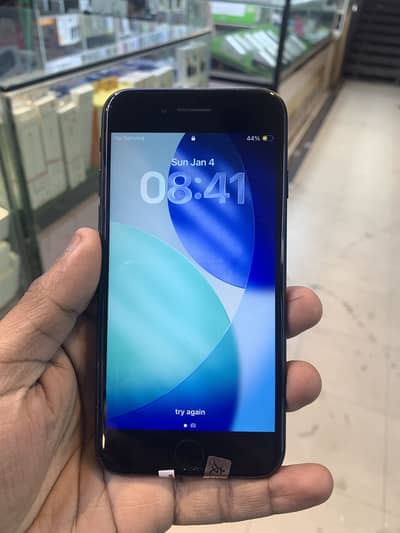 iPhone SE 2022 (3rd Gen) - 64GB - iOS 26.1 - Excellent Condition