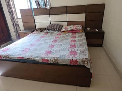 bed with two side tables n drawers inside