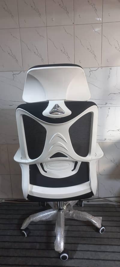 WHITE HIGH BACK OFFICE CHAIR