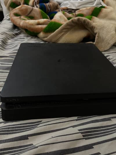 Playstation 4 slim 500 gb with 2 orignal controllers